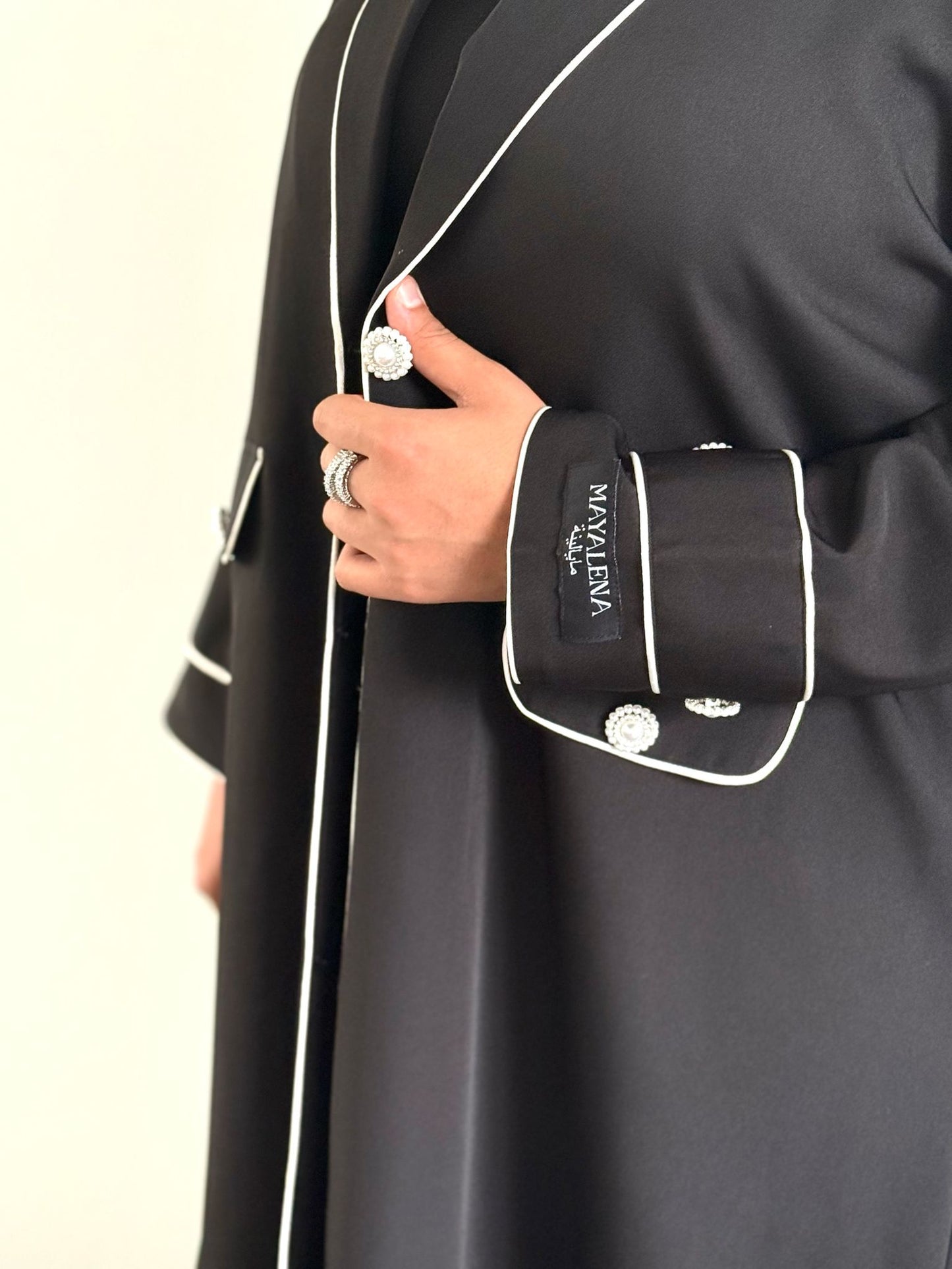 Abaya Leena